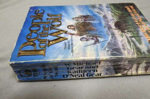 W. Michael Gear and Kathleen O`Neal Gear. People of the Wolf. First North American Series.